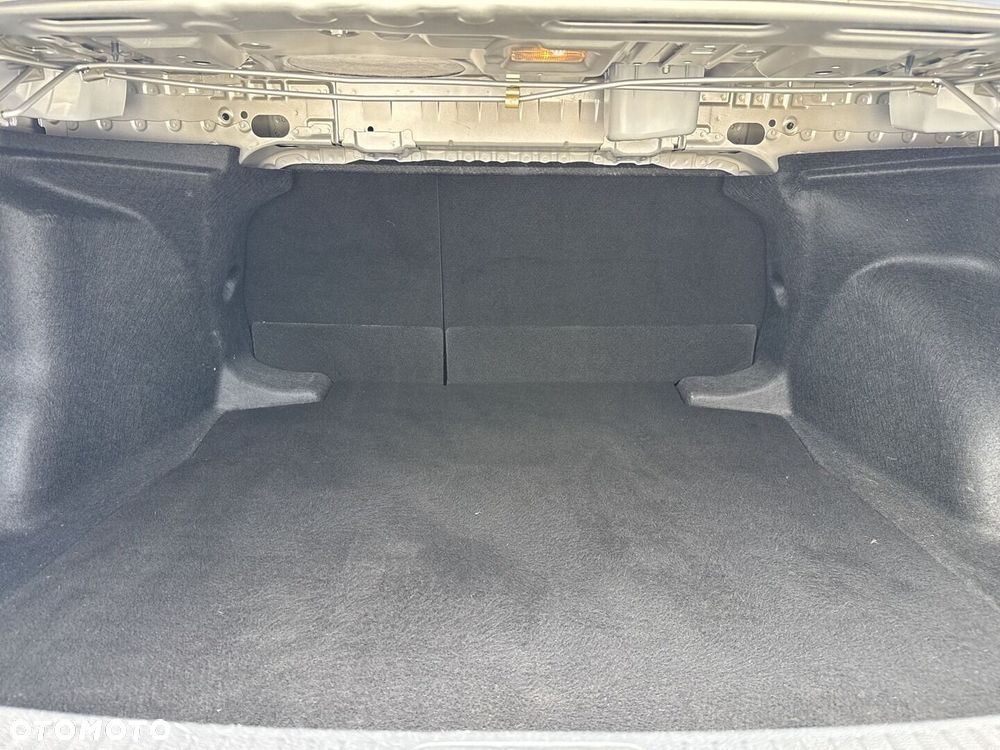 Toyota Corolla - 12