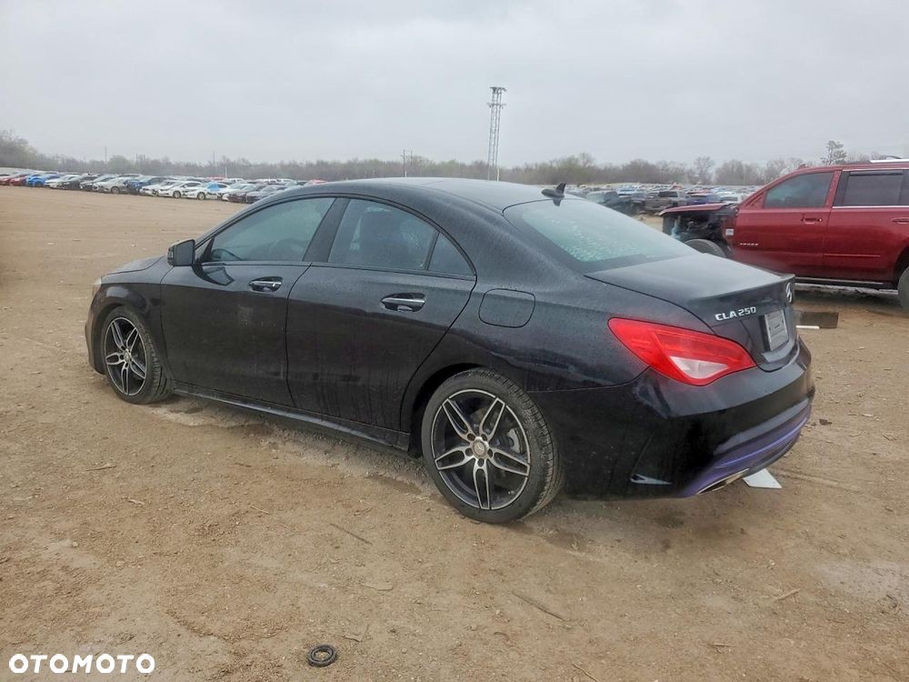 Mercedes-Benz CLA 250 4Matic 7G-DCT - 3