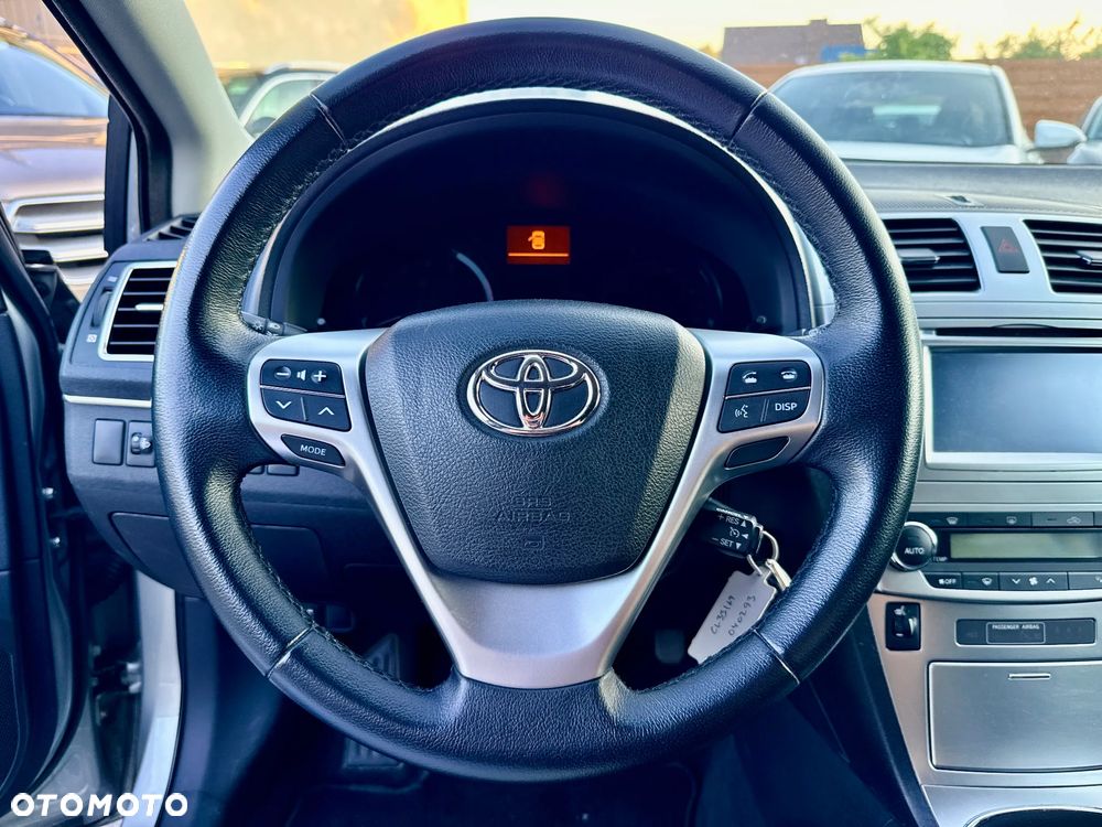 Toyota Avensis 2.0 Executive - 14