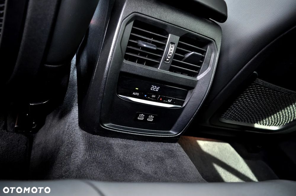 BMW Seria 3 330e M Sport sport - 25