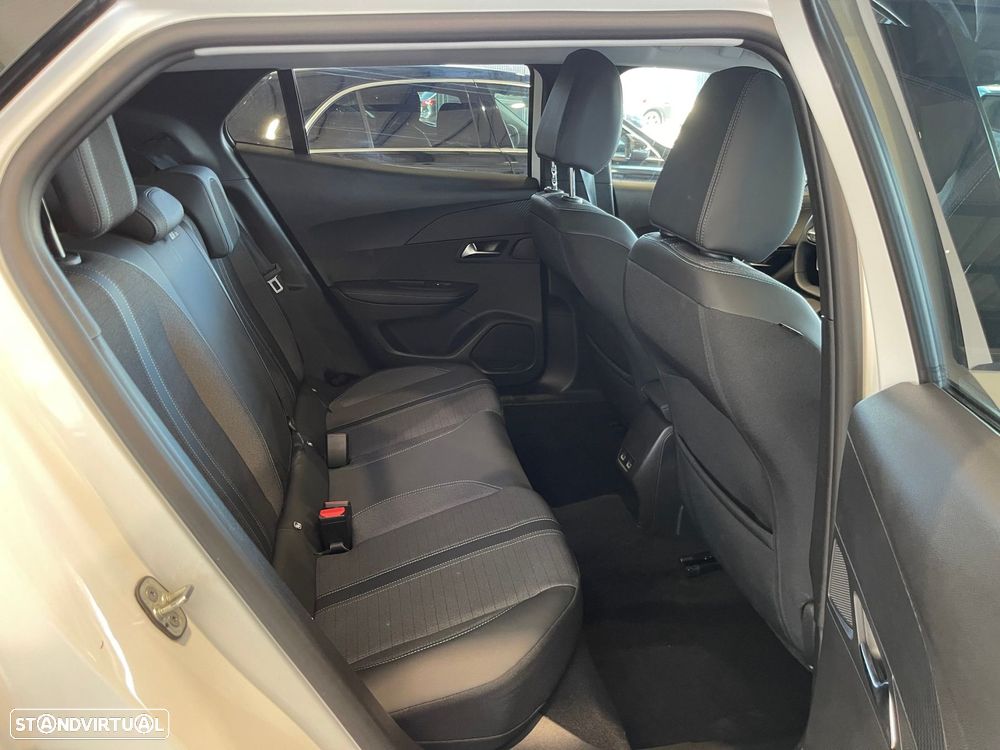 Peugeot 2008 1.2 PureTech Allure EAT8 - 25