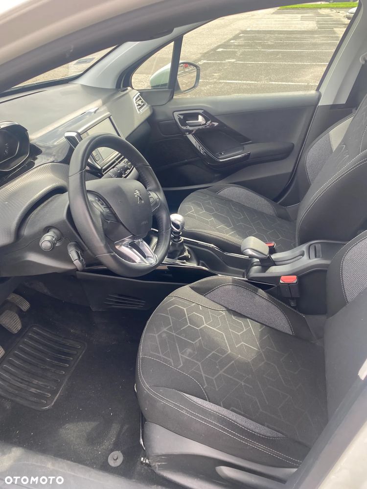 Peugeot 2008 1.2 Pure Tech GPF Allure S&S - 3