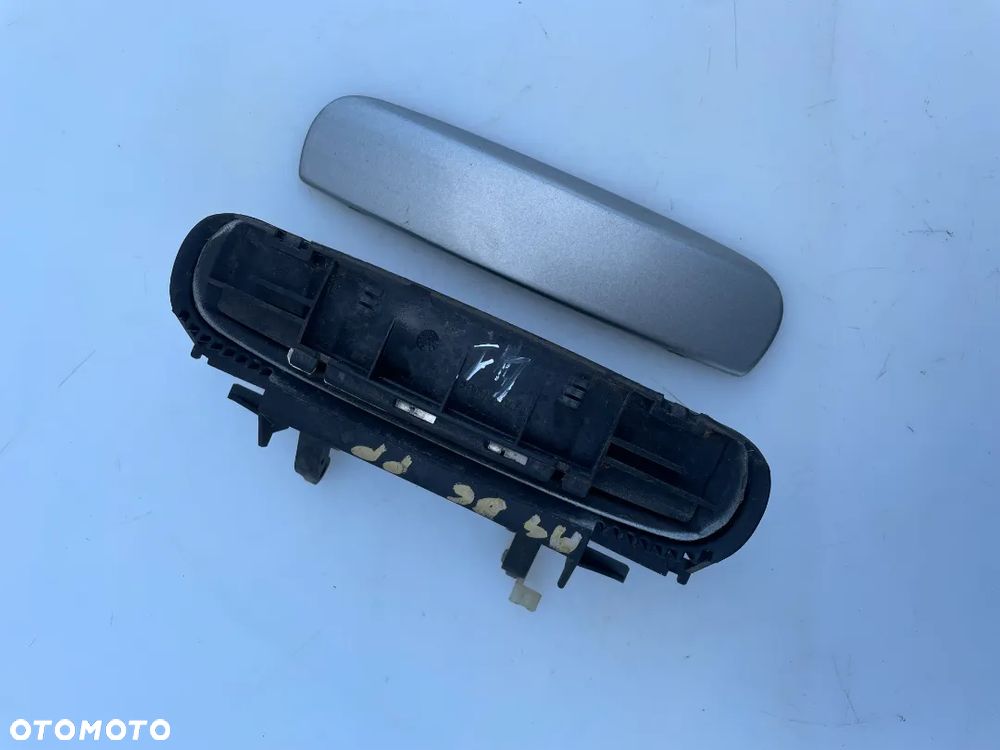 KLAMKA PRAWY PRZÓD AUDI A4 B6 LY7Q 4B0839885 8E0839239 - 1