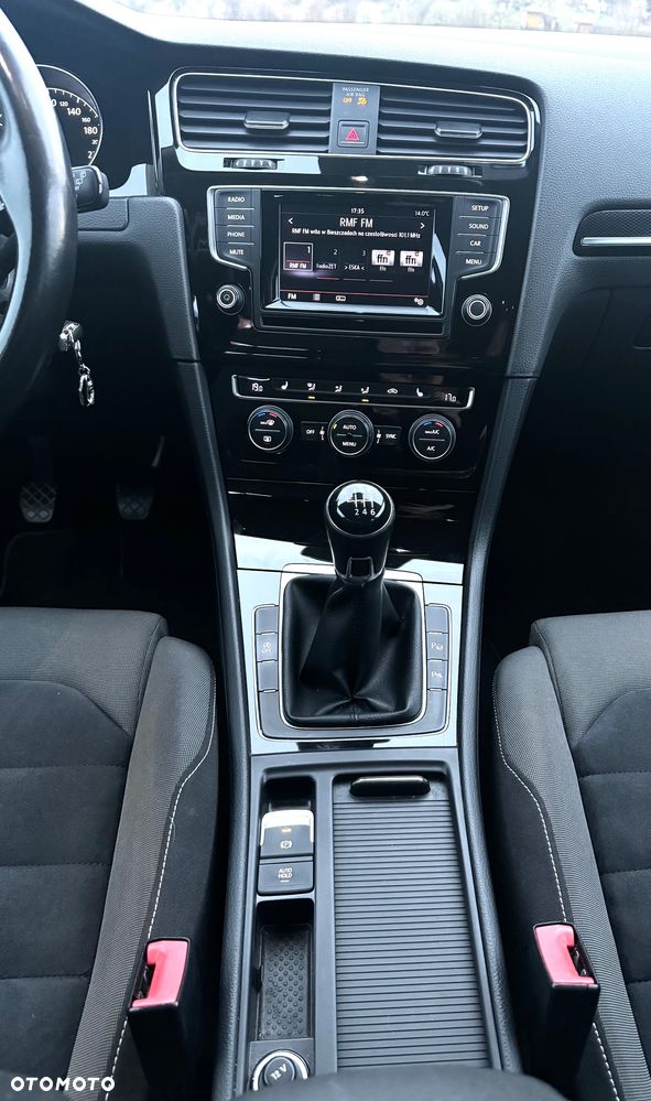 Volkswagen Golf - 10