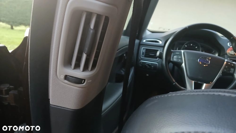 Volvo XC 70 D4 AWD Geartronic Momentum - 33