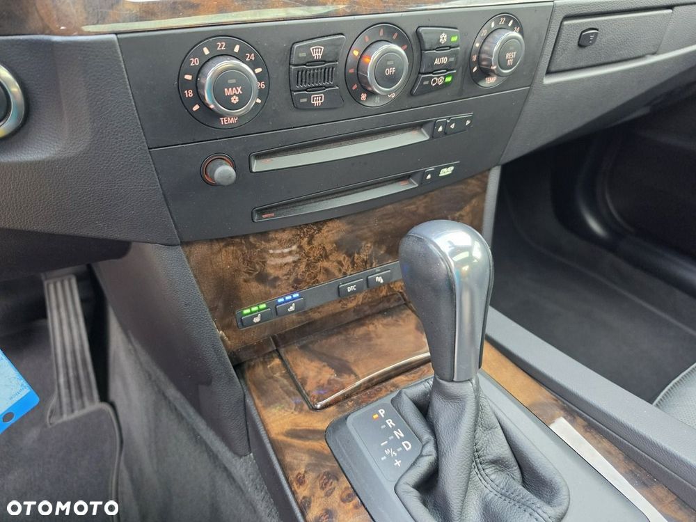 BMW Seria 5 550i - 37