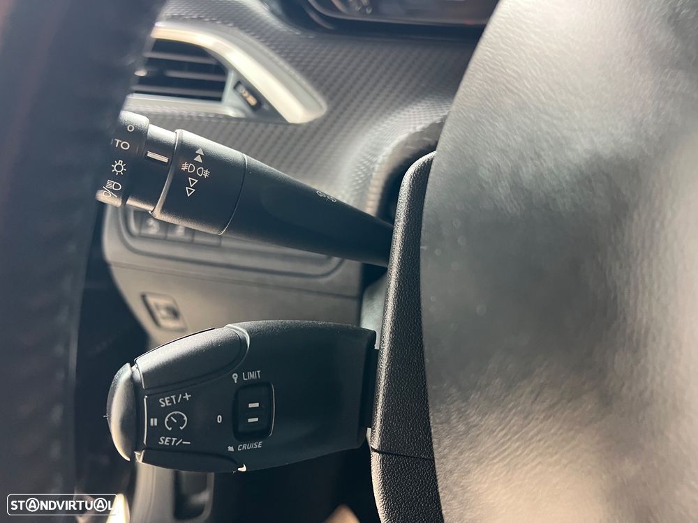 Peugeot 208 1.2 PureTech Active - 19