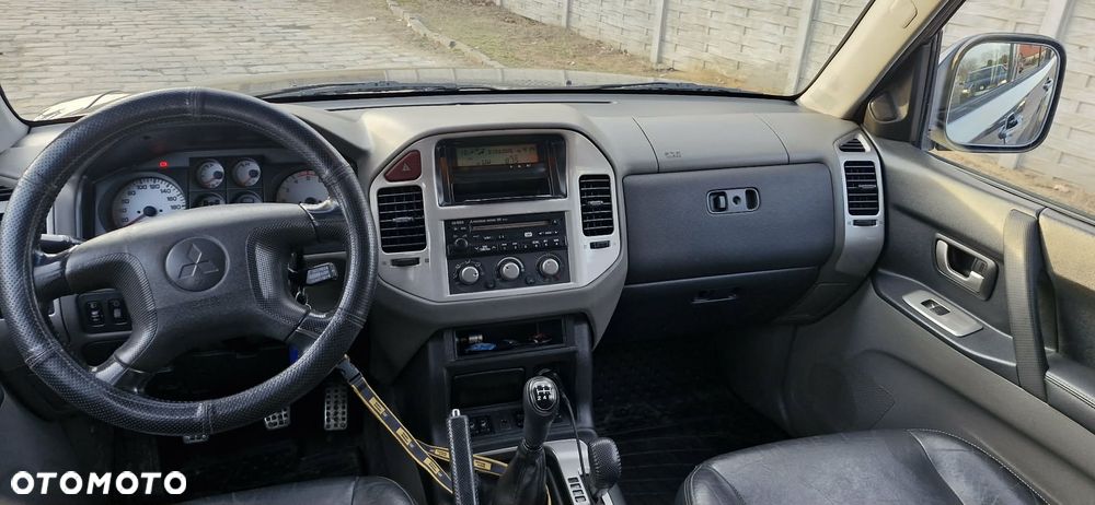 Mitsubishi Pajero - 9