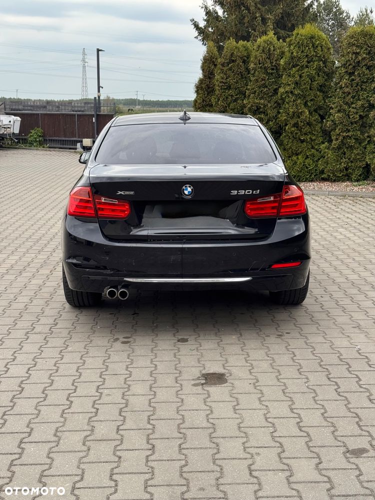 BMW Seria 3 330d xDrive Sport-Aut Luxury Line - 7