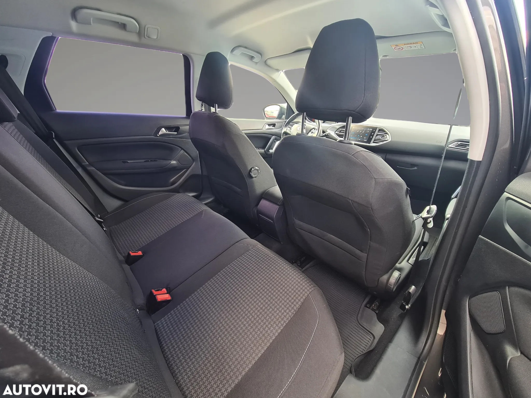 Peugeot 308 SW 1.2 L PureTech Turbo S&S EAT8 Allure - 7
