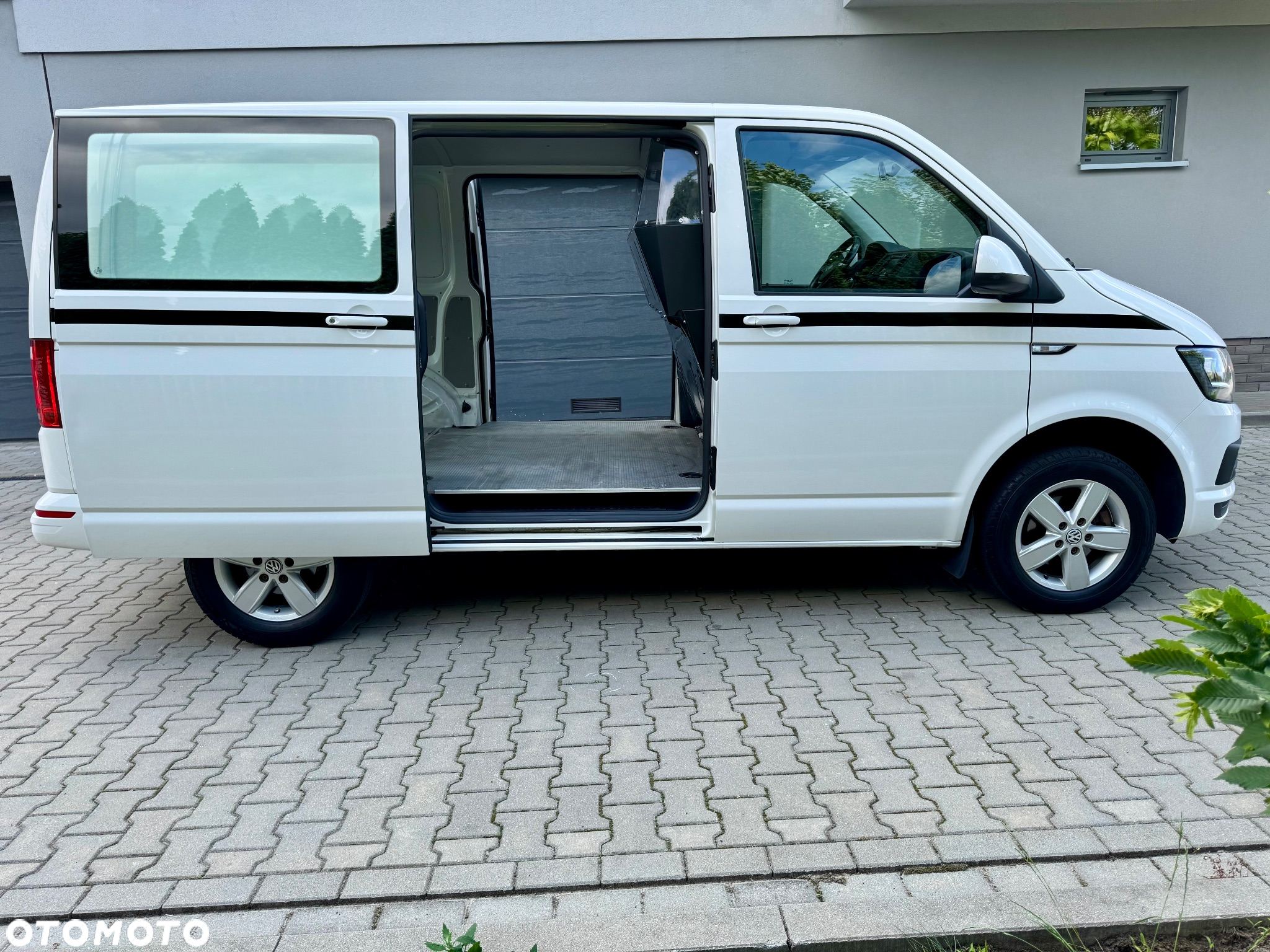 Volkswagen Transporter T6 automat DSG podwójne drzwi z obu stron Faktura VAT 23% kamera klimatyzacja podgrzewane siedzenia czujniki VW T6 webasto brutto drzwi x2 2.0 TDI 110KW 150KM skrzynia biegów automatyczna export - 15