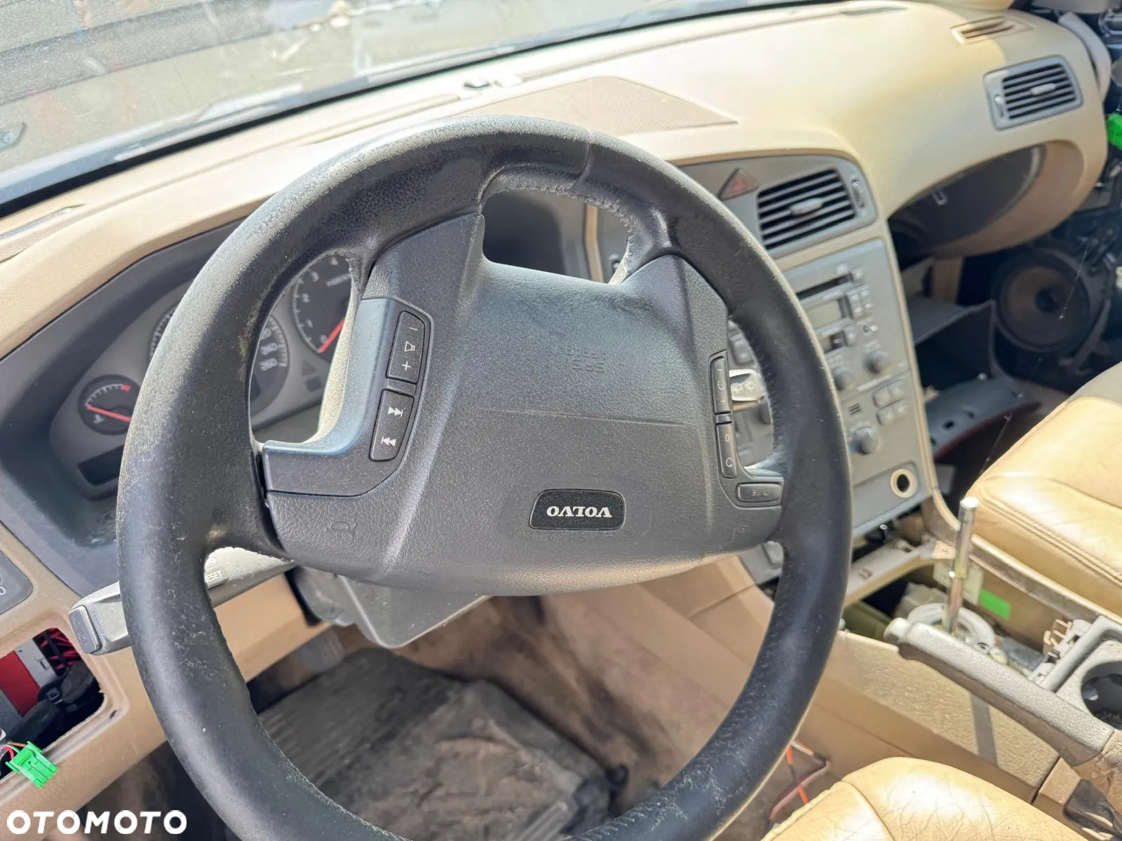 Volvo V70 2004r 2.4 bezyna 140KM Pojazd Cały na Części - 4