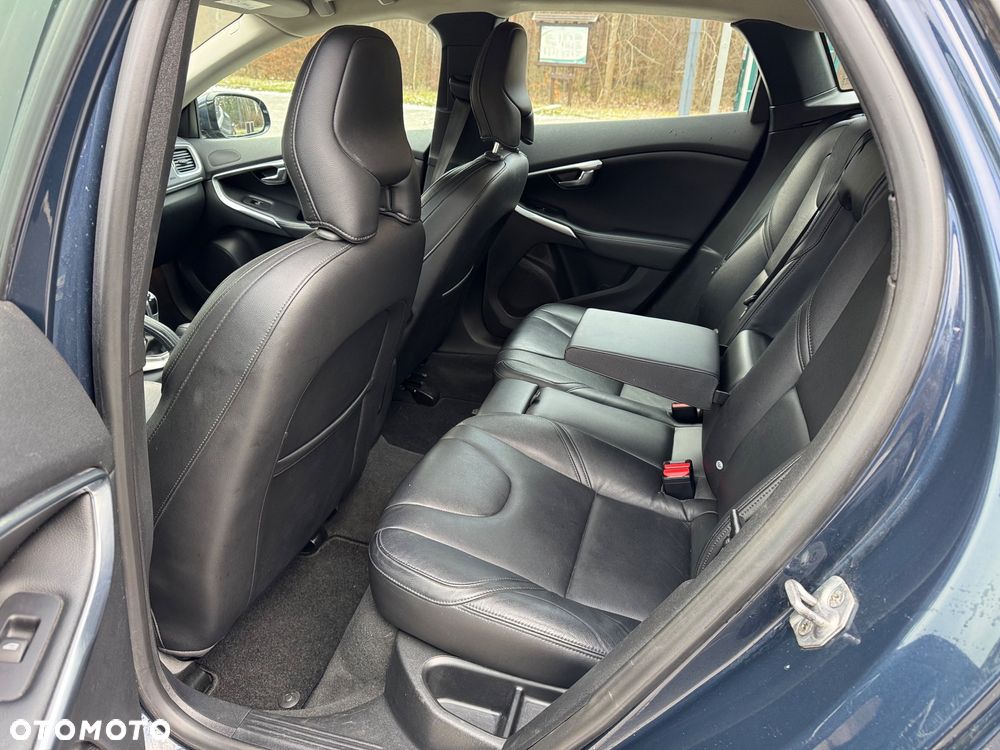 Volvo V40 D4 Summum - 14