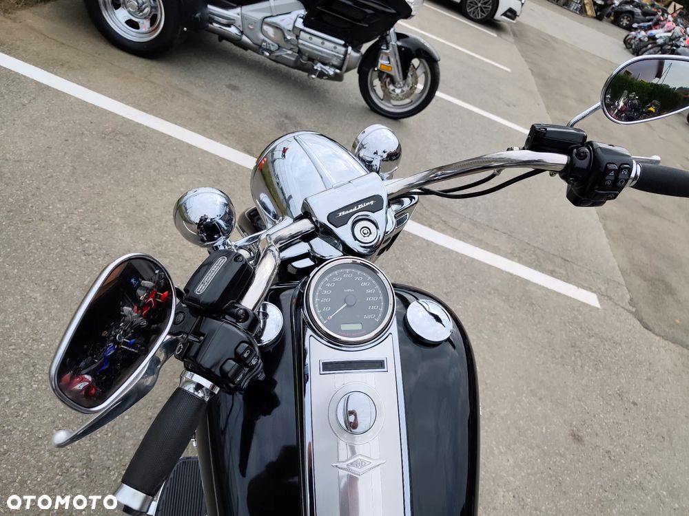 Harley-Davidson Touring Road King - 40