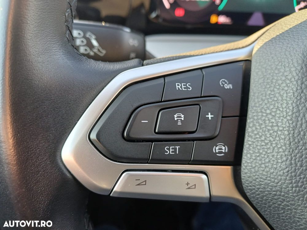 Volkswagen Golf 1.5 TSI ACT Life - 15