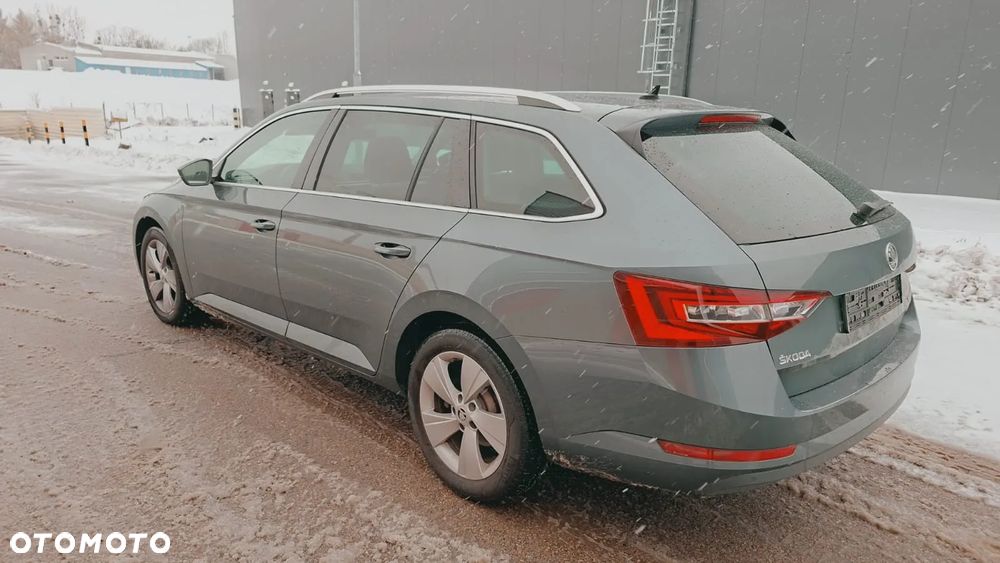 Skoda Superb 2.0 TDI 4x4 Style DSG - 10