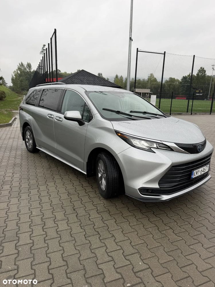 Toyota Sienna - 9