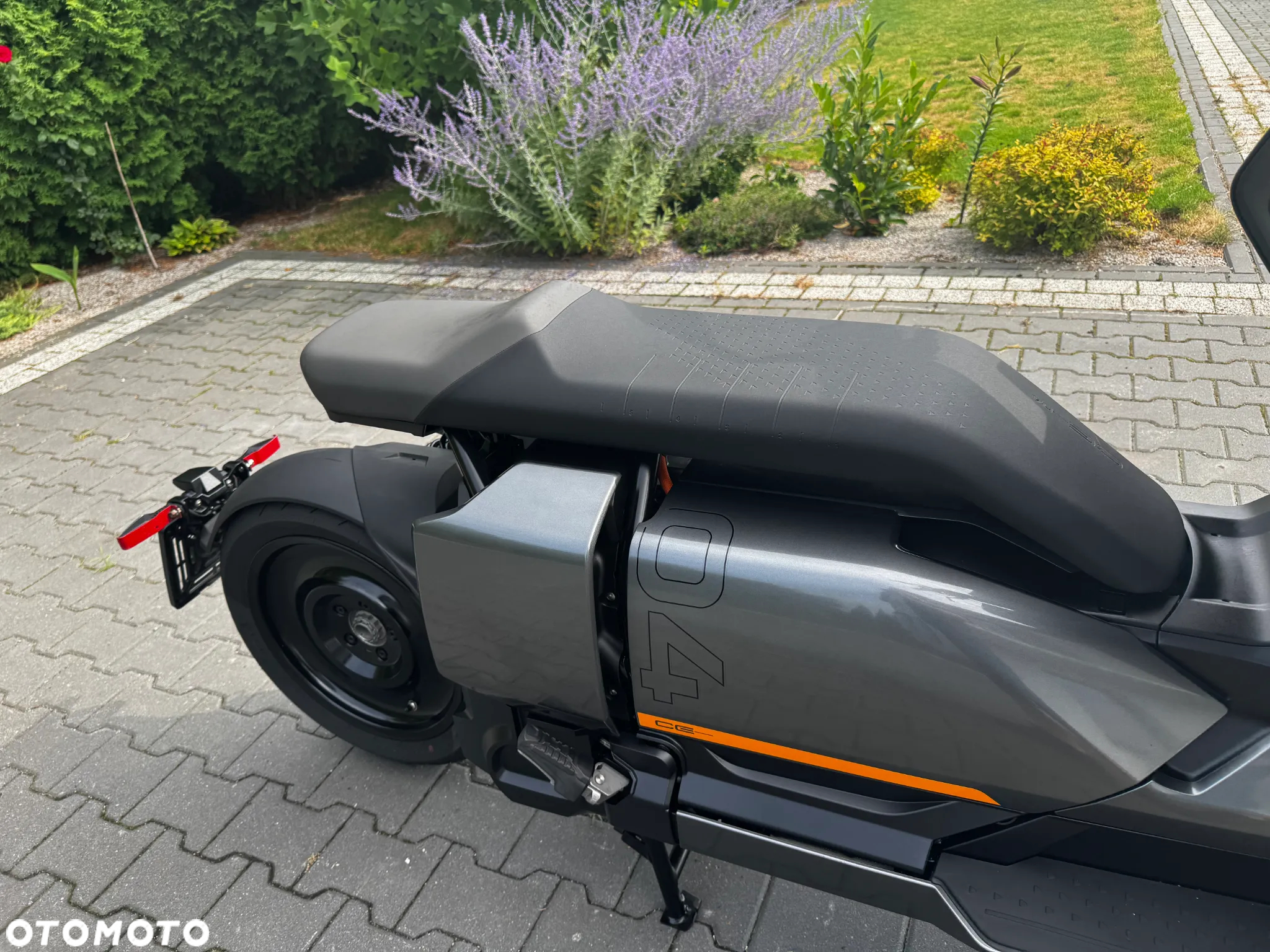 BMW CE 04 - 13