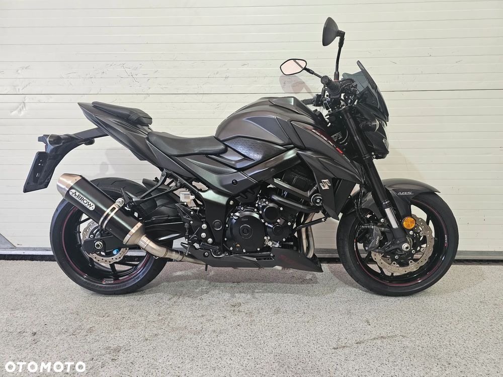 Suzuki GSX - 17
