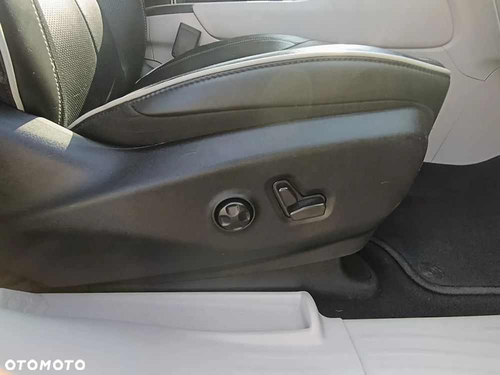 Chrysler Pacifica - 10