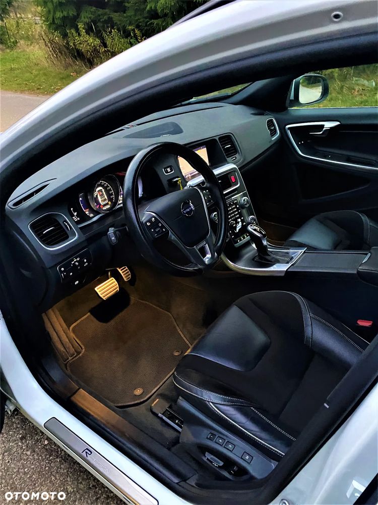 Volvo V60 D4 AWD Geartronic RDesign - 32