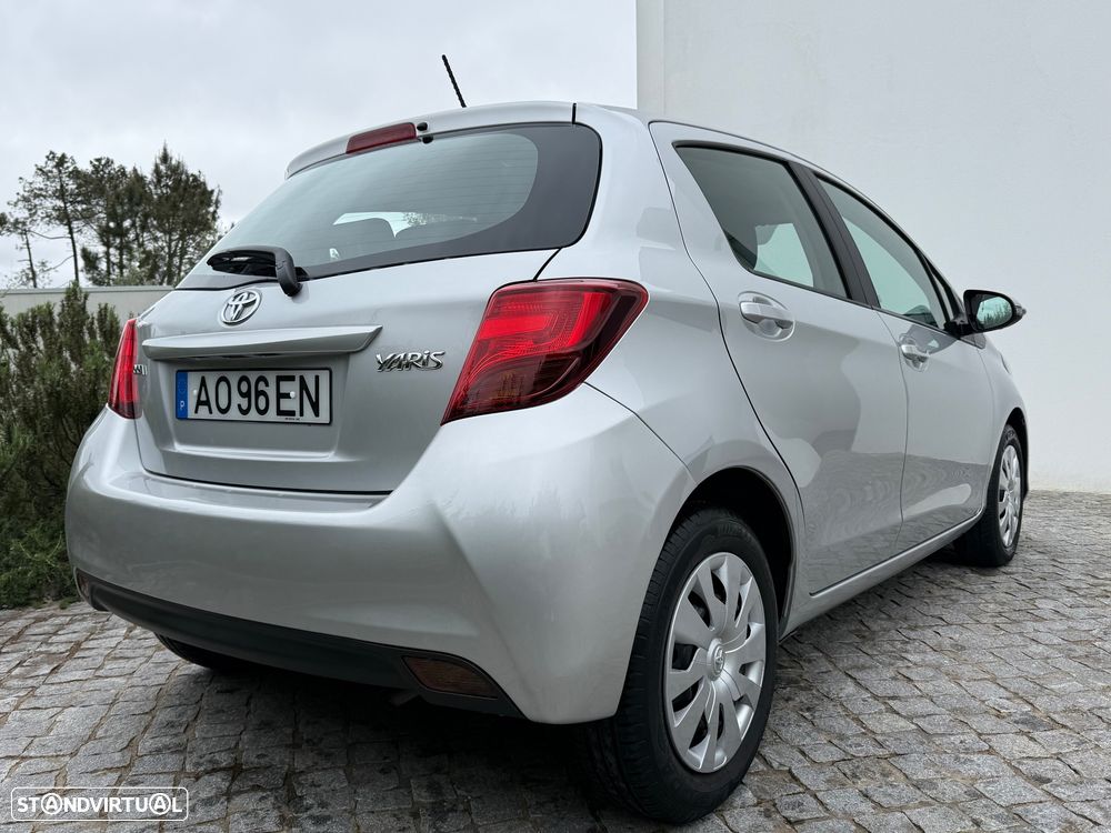 Toyota Yaris 1.0 VVT-i Comfort c/ Design-Pack - 11