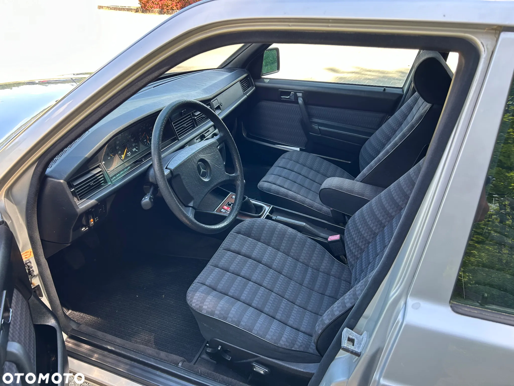 Mercedes-Benz W201 (190) - 12