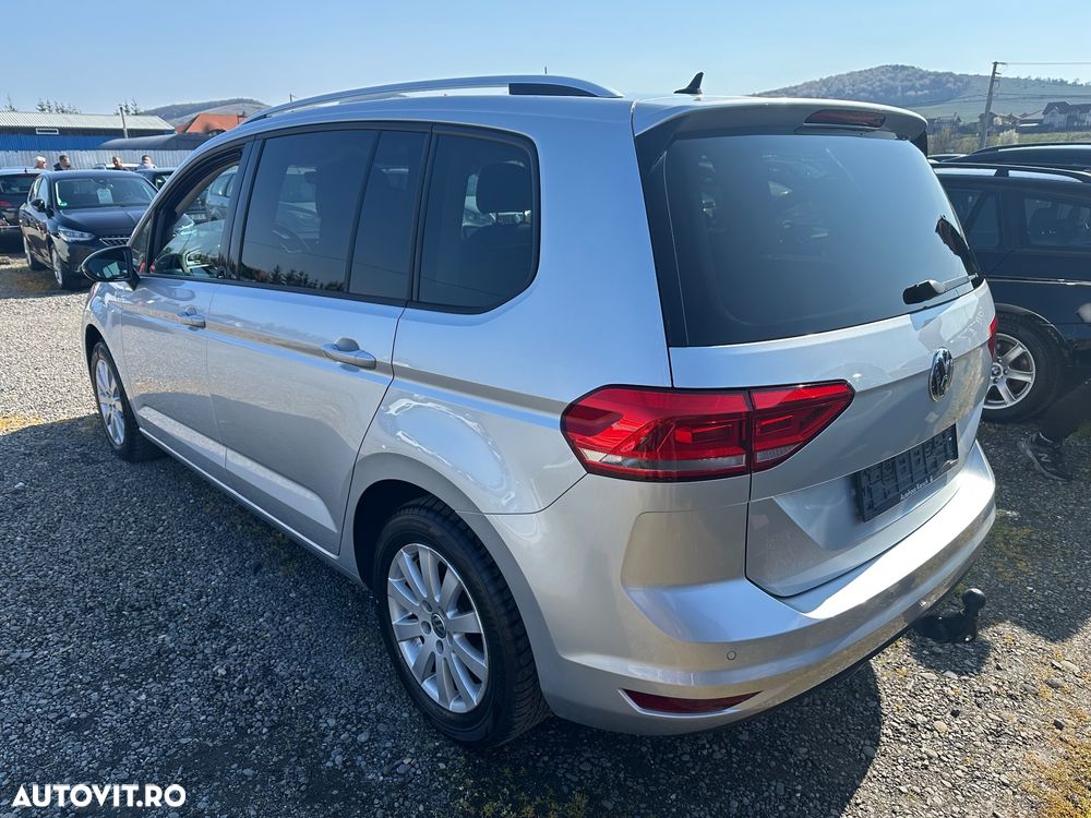 Volkswagen Touran - 4