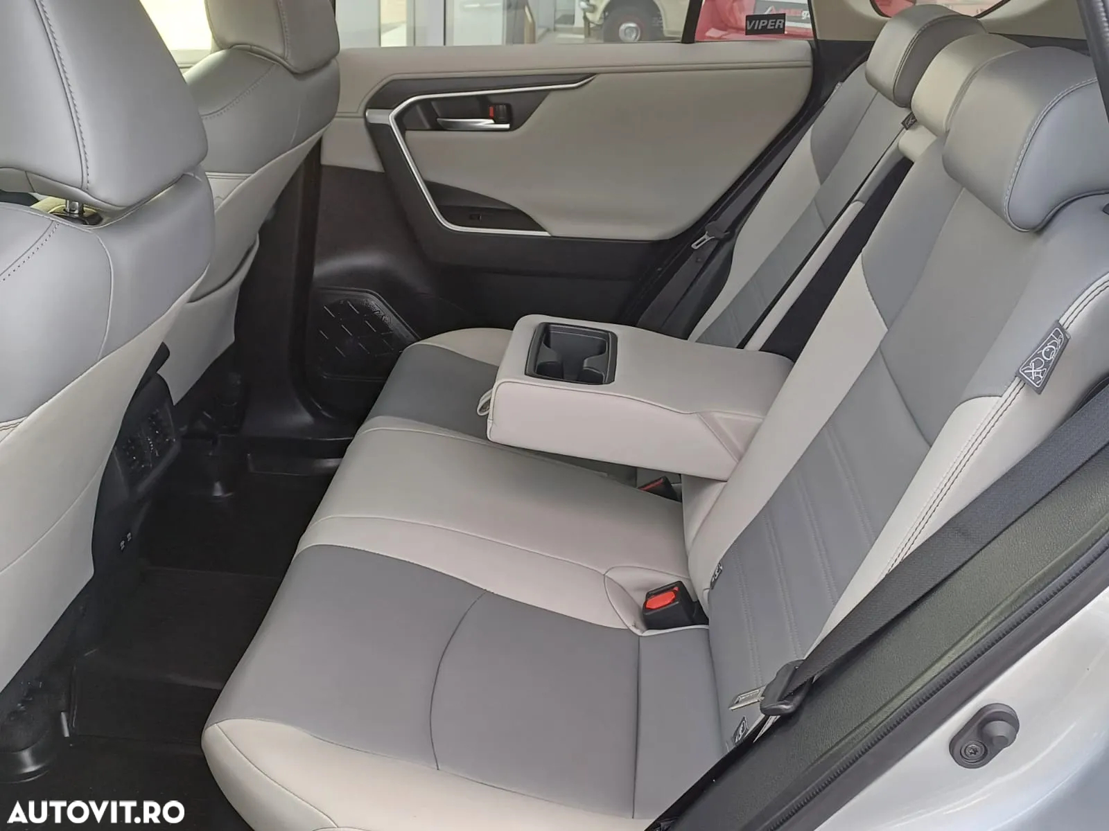 Toyota RAV4 2.5 Hybrid VVT-iE 4x4 Luxury - 9