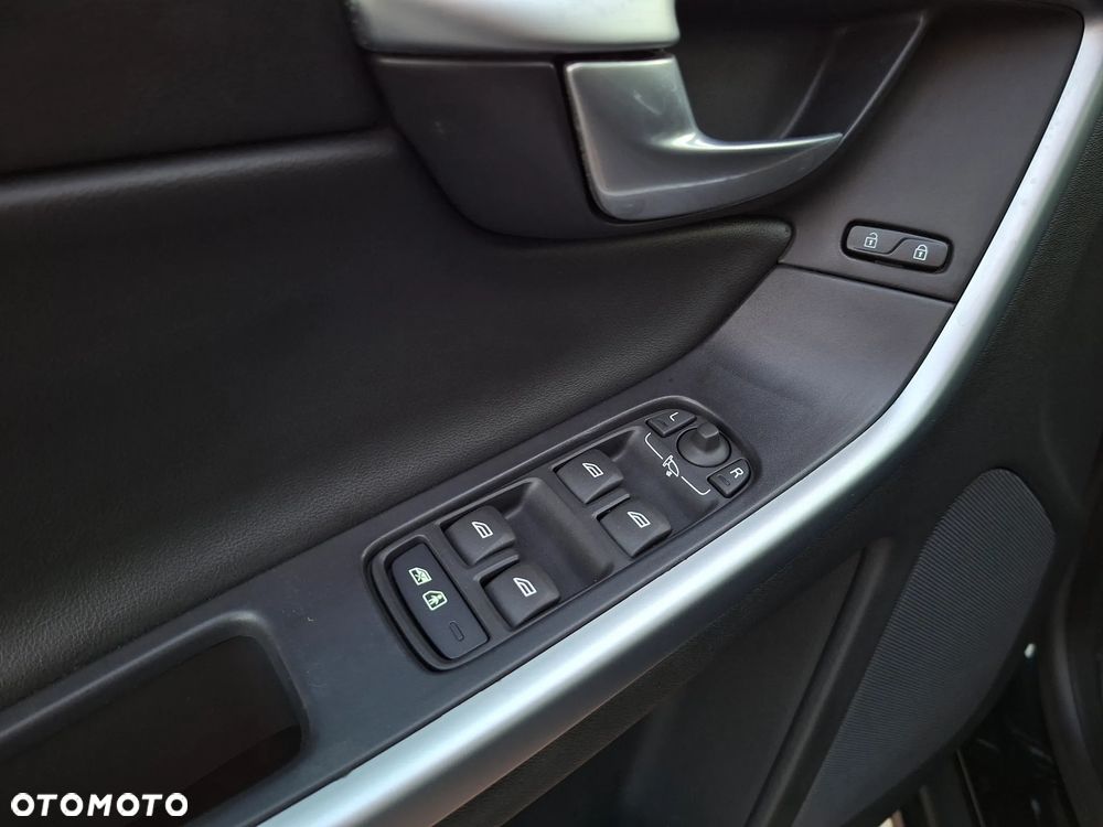 Volvo XC 60 D4 RDesign - 29