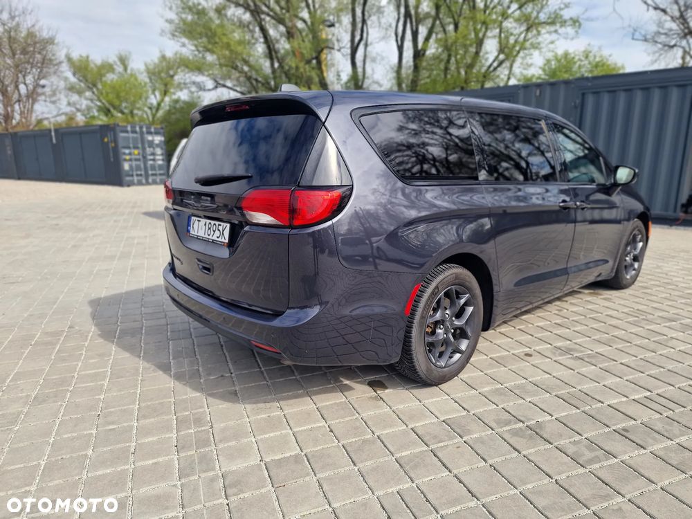 Chrysler Pacifica - 3