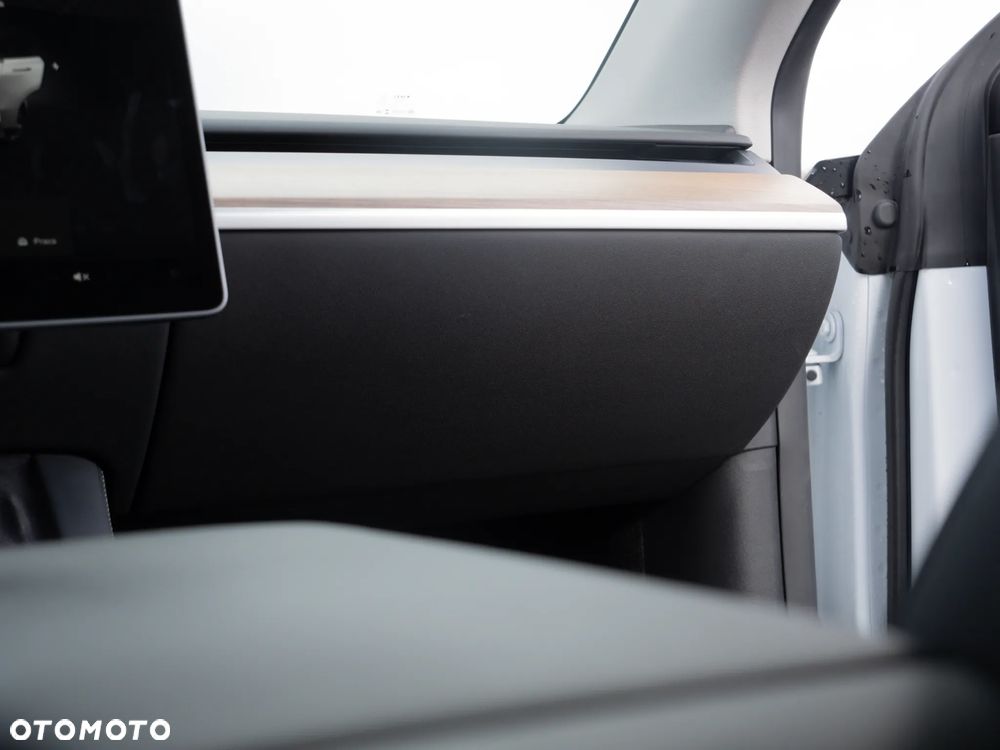 Tesla Y Long Range AWD - 20