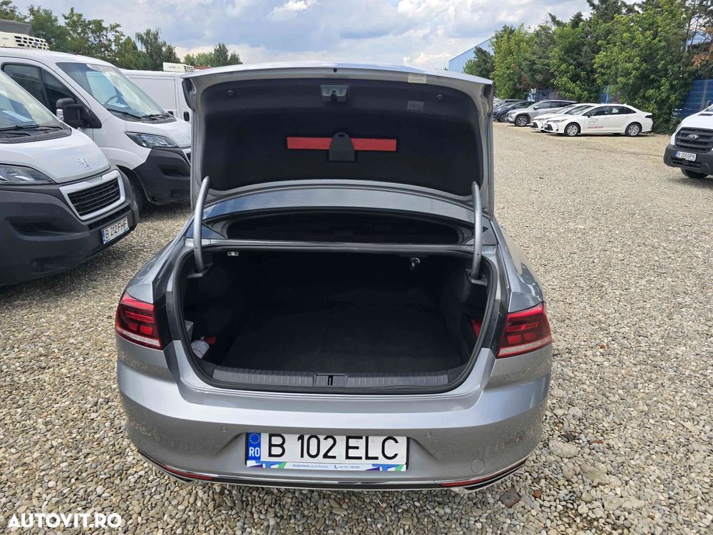 Volkswagen Passat - 8