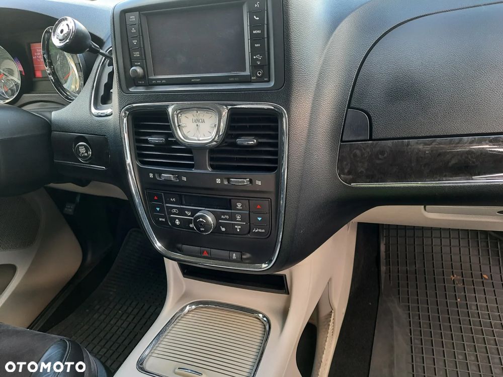 Lancia Voyager 3.6 Platinum - 13