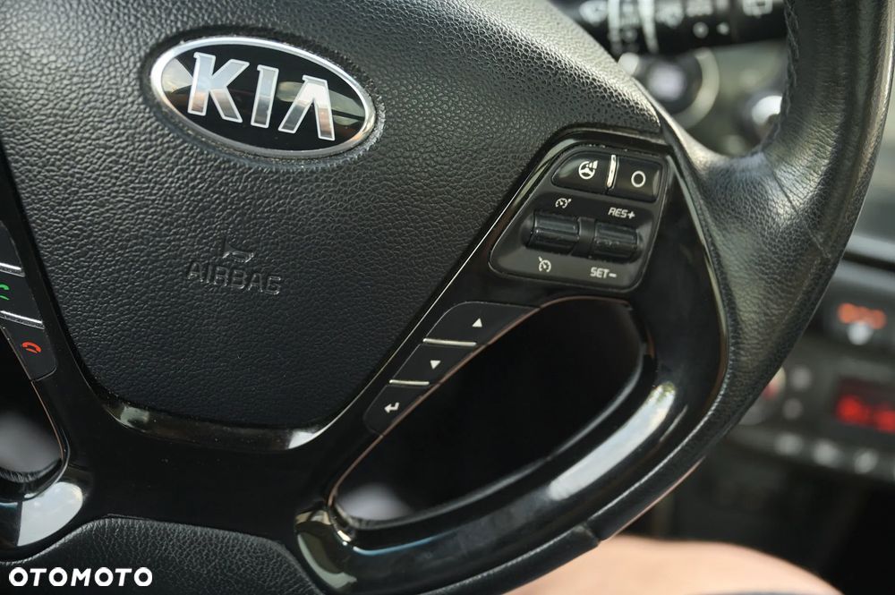 Kia Ceed 1.6 CRDi 128 Platinum Edition - 38