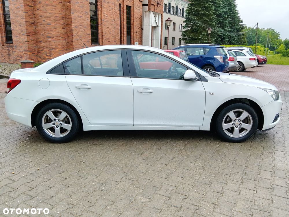 Chevrolet Cruze 1.8 LS - 12
