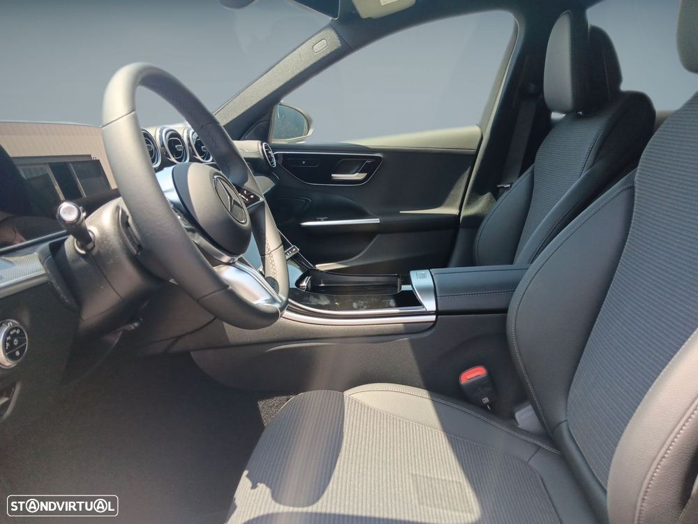 Mercedes-Benz C 300 e Avantgarde — fotografia 11