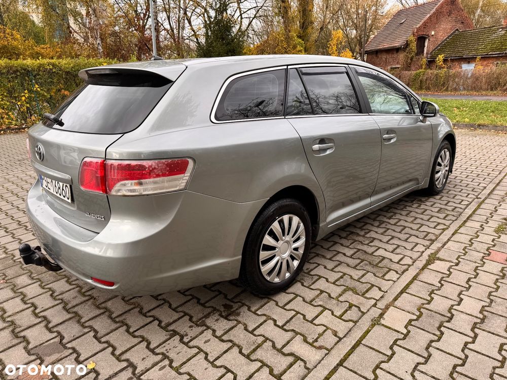 Toyota Avensis - 17