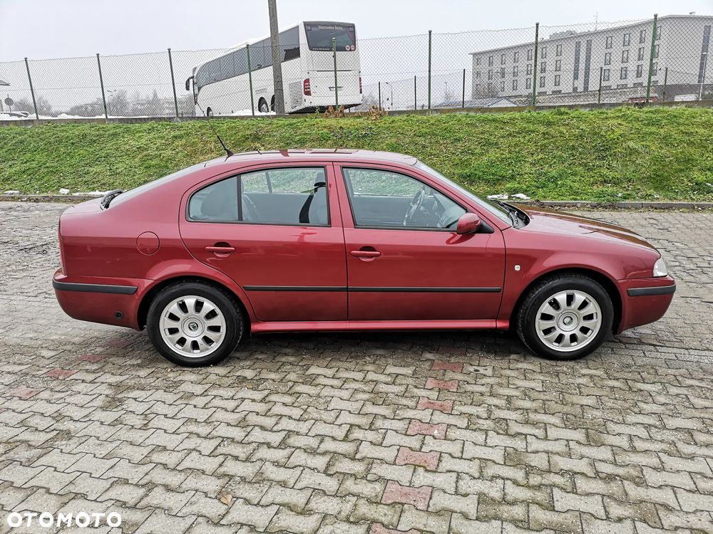 Skoda Octavia 1.6 Ambiente - 4