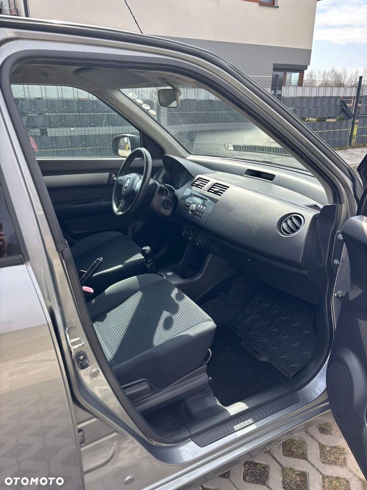 Suzuki Swift 1.3 DDiS Comfort - 32