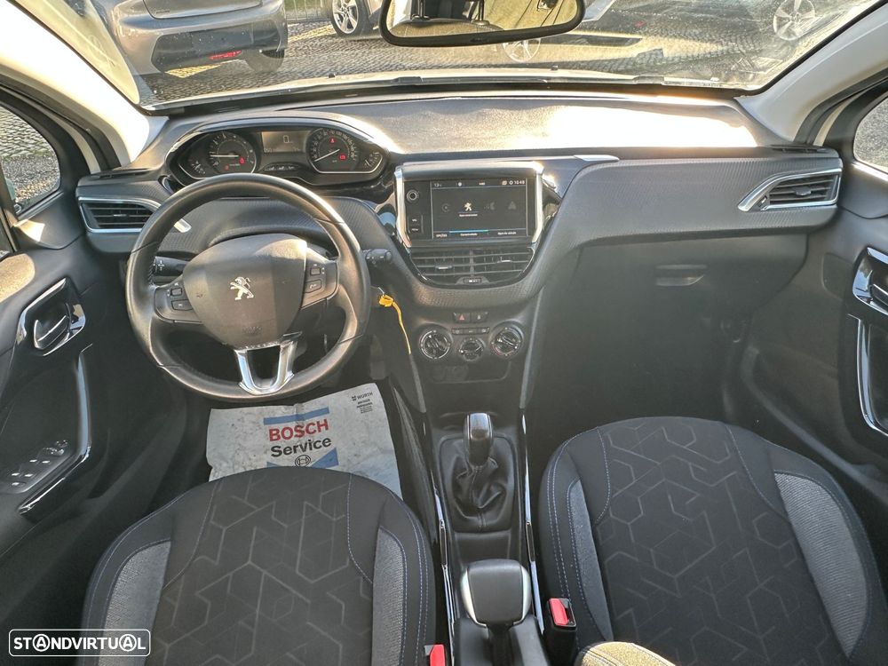 Peugeot 2008 1.2 PureTech Signature - 11