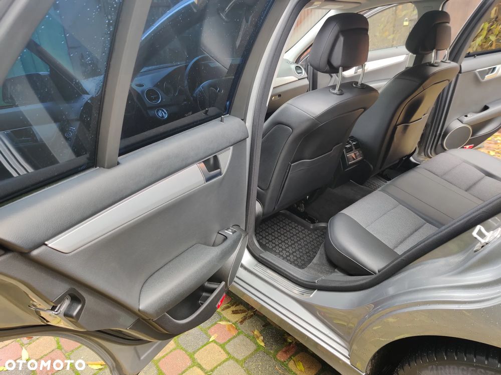 Mercedes-Benz Klasa C 250 T (BlueEFFICIENCY) 7G-TRONIC Avantgarde - 21