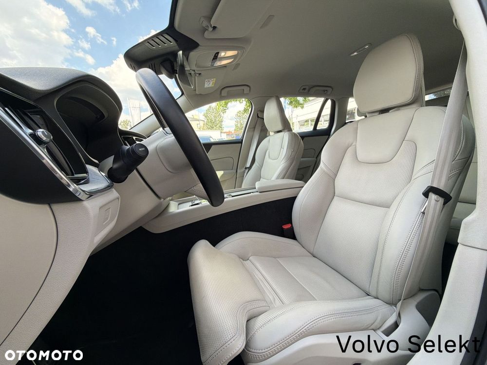 Volvo V60 Cross Country - 11