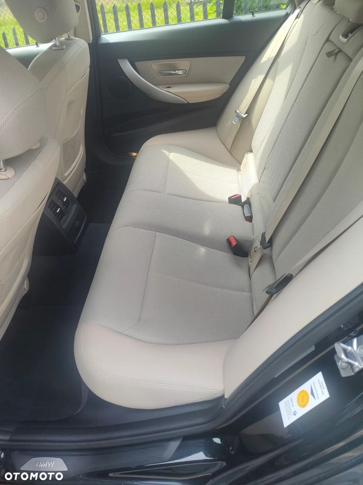 BMW Seria 3 320d Sport Line - 8
