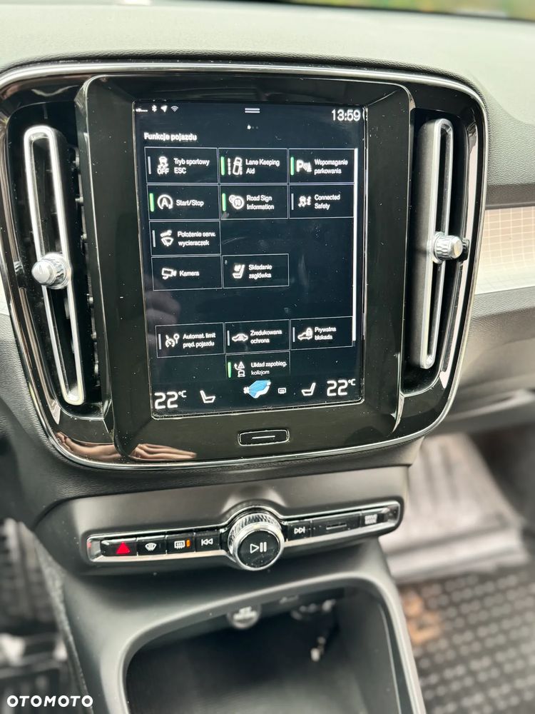 Volvo XC 40 T3 Momentum Pro - 30