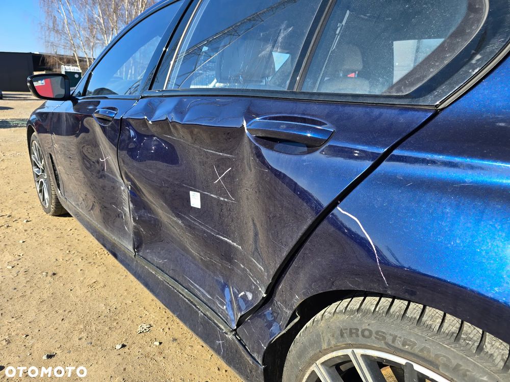 BMW Seria 7 750i xDrive - 8