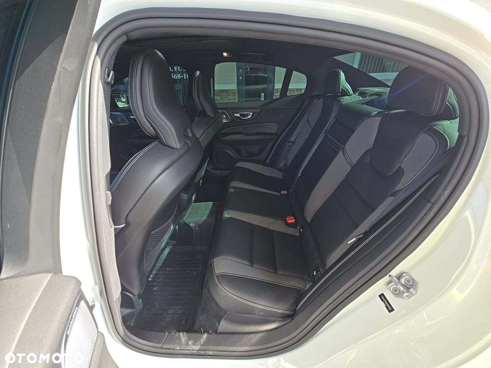 Volvo S60 T6 AWD R-Design - 10