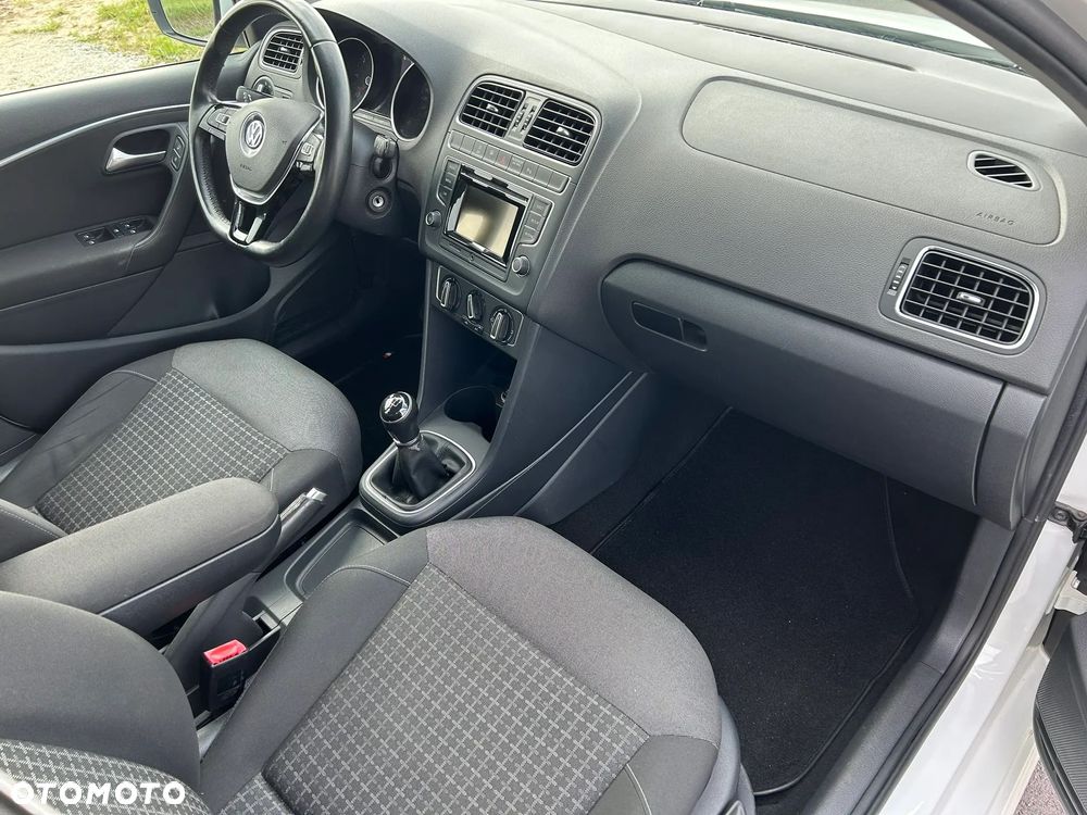 Volkswagen Polo 1.4 TDI (Blue Motion Technology) Comfortline - 14