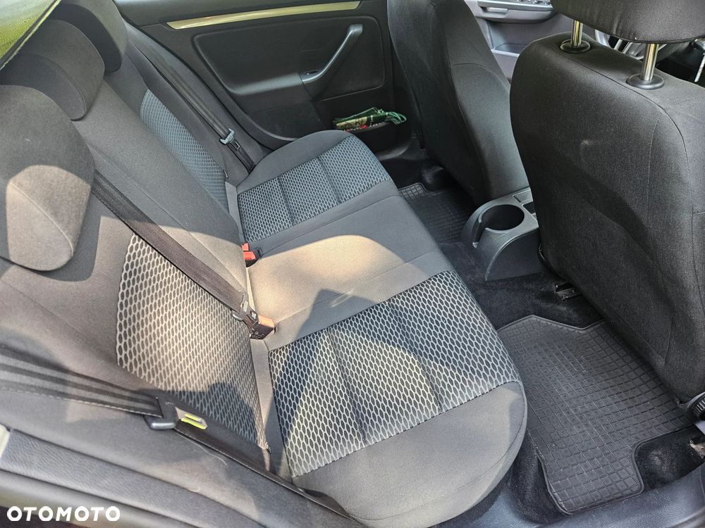 Volkswagen Golf 1.6 TDI Comfortline - 23