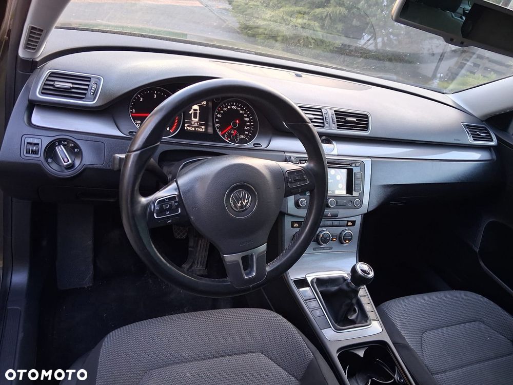 Volkswagen Passat 2.0 Blue TDI SCR Comfortline - 19